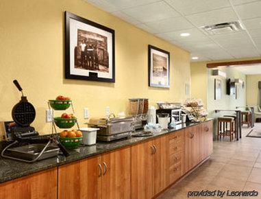 Microtel Inn & Suites By Wyndham Tuscumbia/Muscle Shoals Restaurant photo